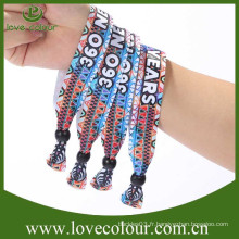 Nouveaux bracelets jetables en tissu coloré pour la fête